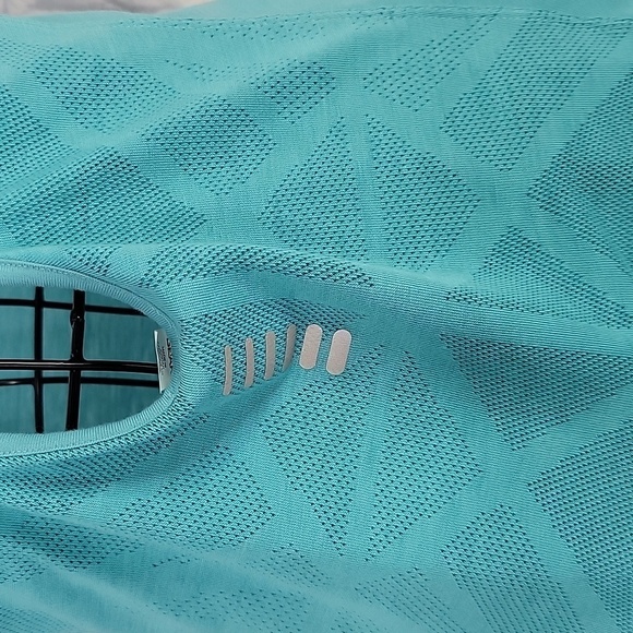 UNDER ARMOUR THREADBORNE Blue Athletic Top Small - Picture 6 of 8